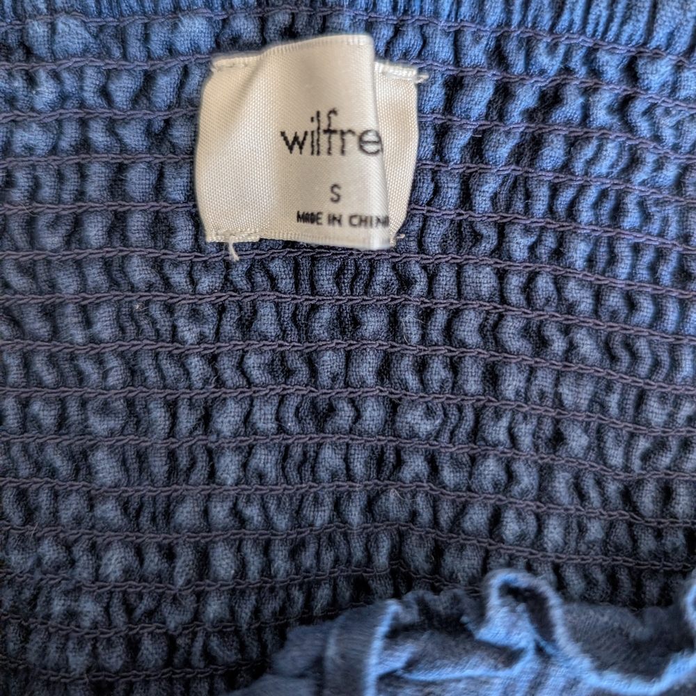 Aritzia Wilfred Womens Small Off The Shoulder Smocked Crop Top Blue Preppy Linen - Picture 5 of 6